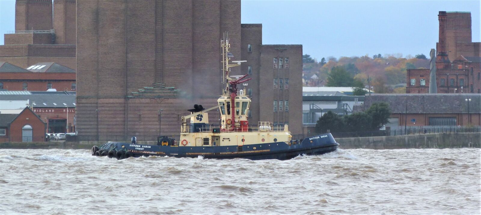 Panasonic Lumix DMC-FZ40 (Lumix DMC-FZ45) sample photo. Liverpool, tug, boat photography