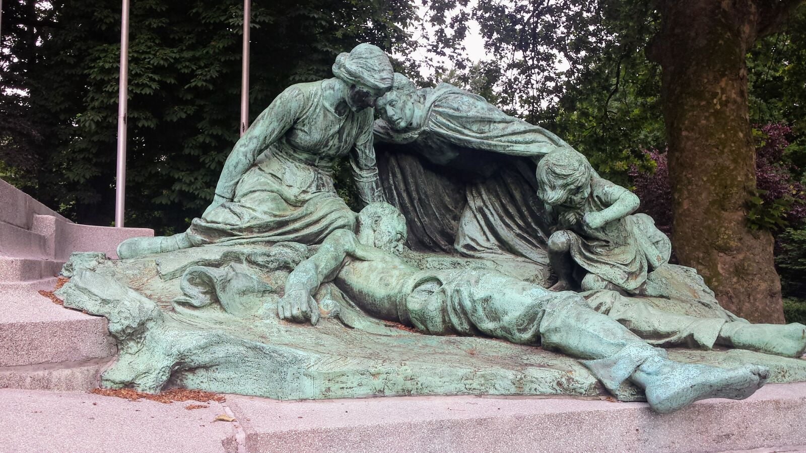 Samsung Galaxy S4 sample photo. Antwerp, city park, war photography