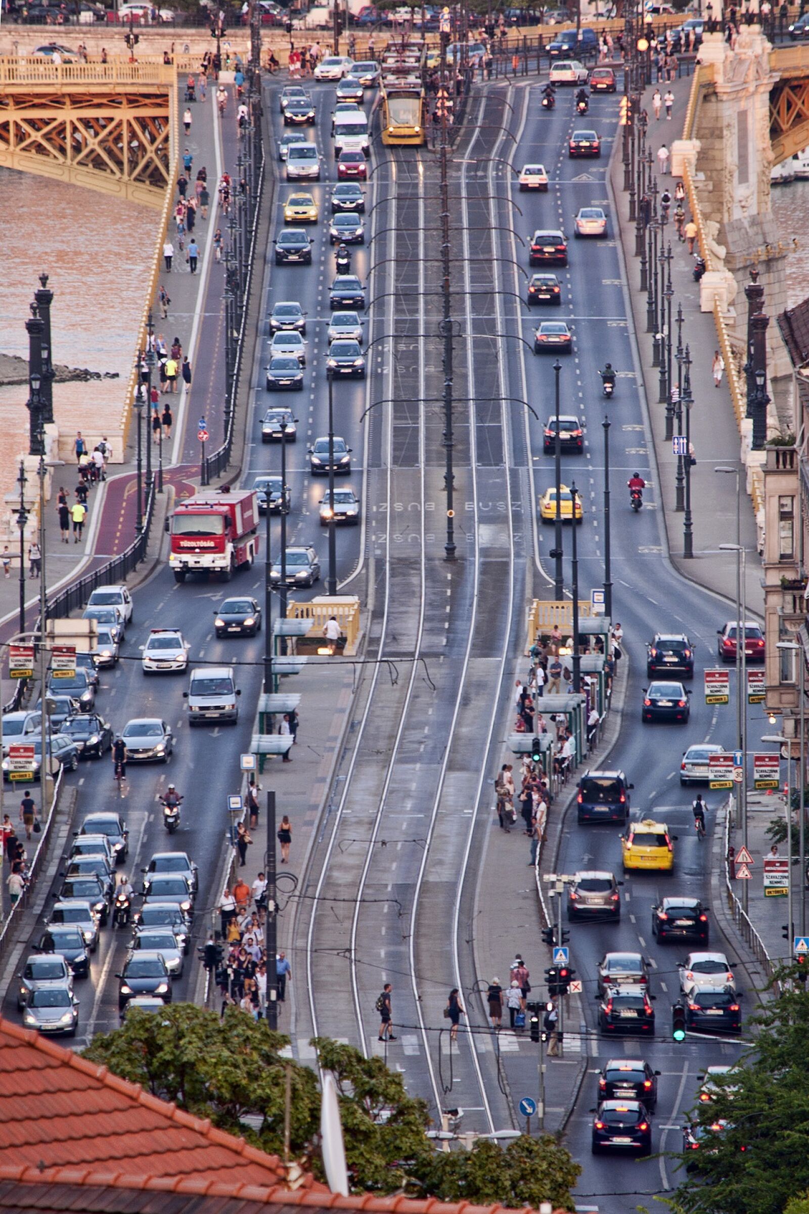 Nikon D90 sample photo. Traffic, city, capital photography