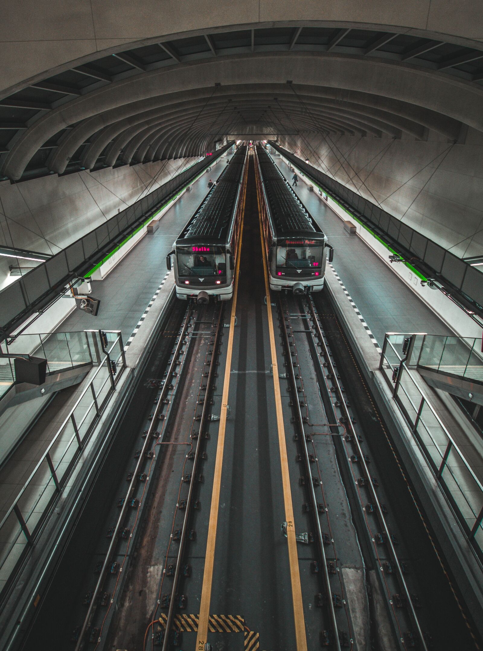 Canon EOS 700D (EOS Rebel T5i / EOS Kiss X7i) sample photo. Metro, train, motol photography