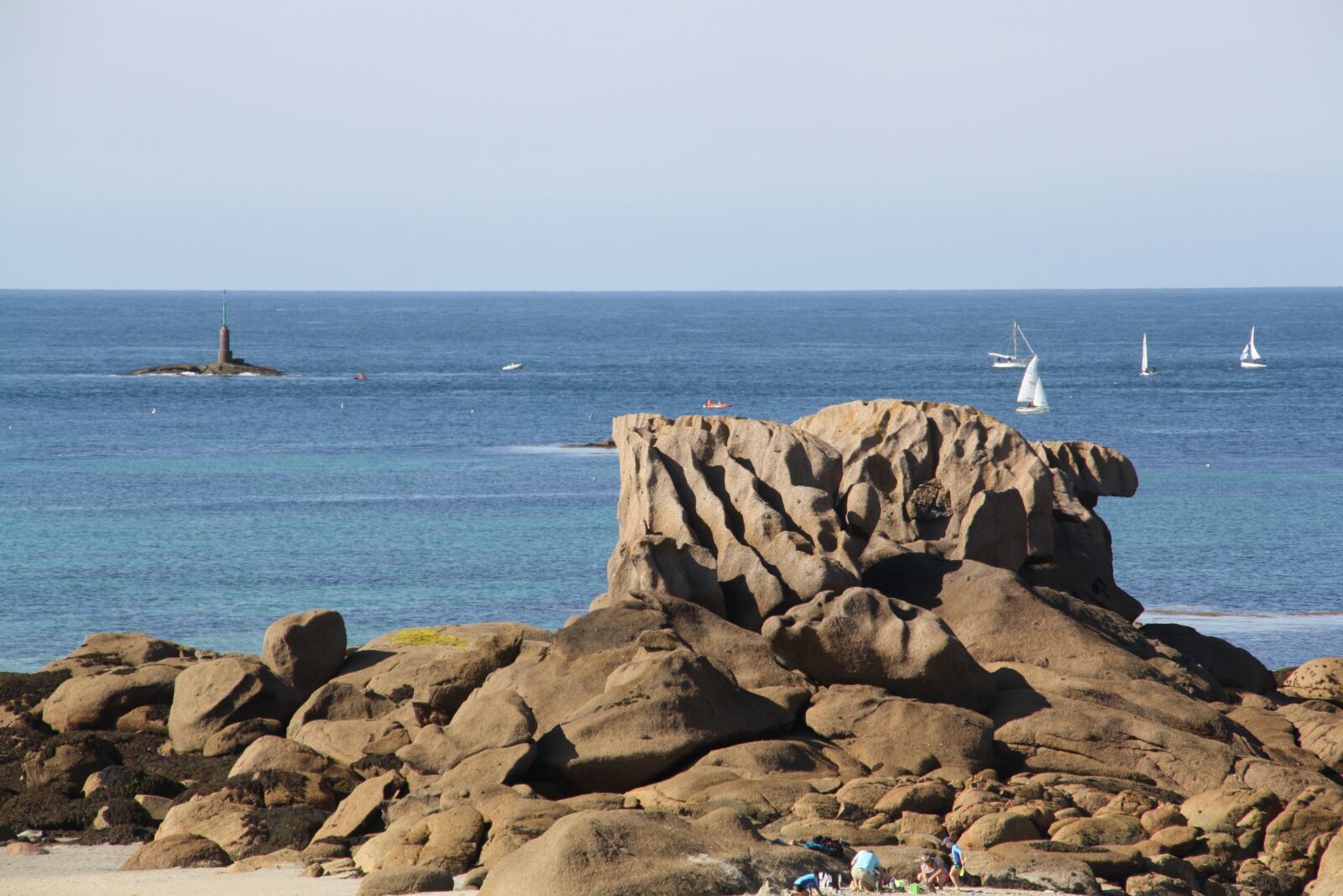 Canon EOS 1000D (EOS Digital Rebel XS / EOS Kiss F) sample photo. Brittany, pink granite coast photography