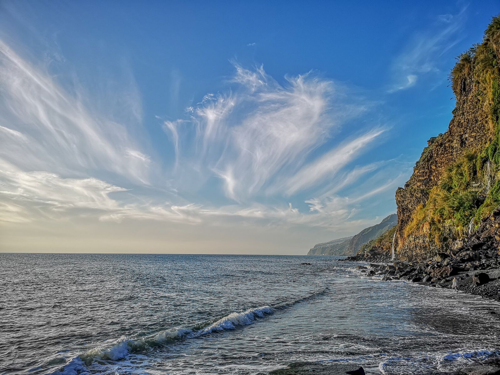 HUAWEI CLT-L29 sample photo. Madeira, mountain, water photography