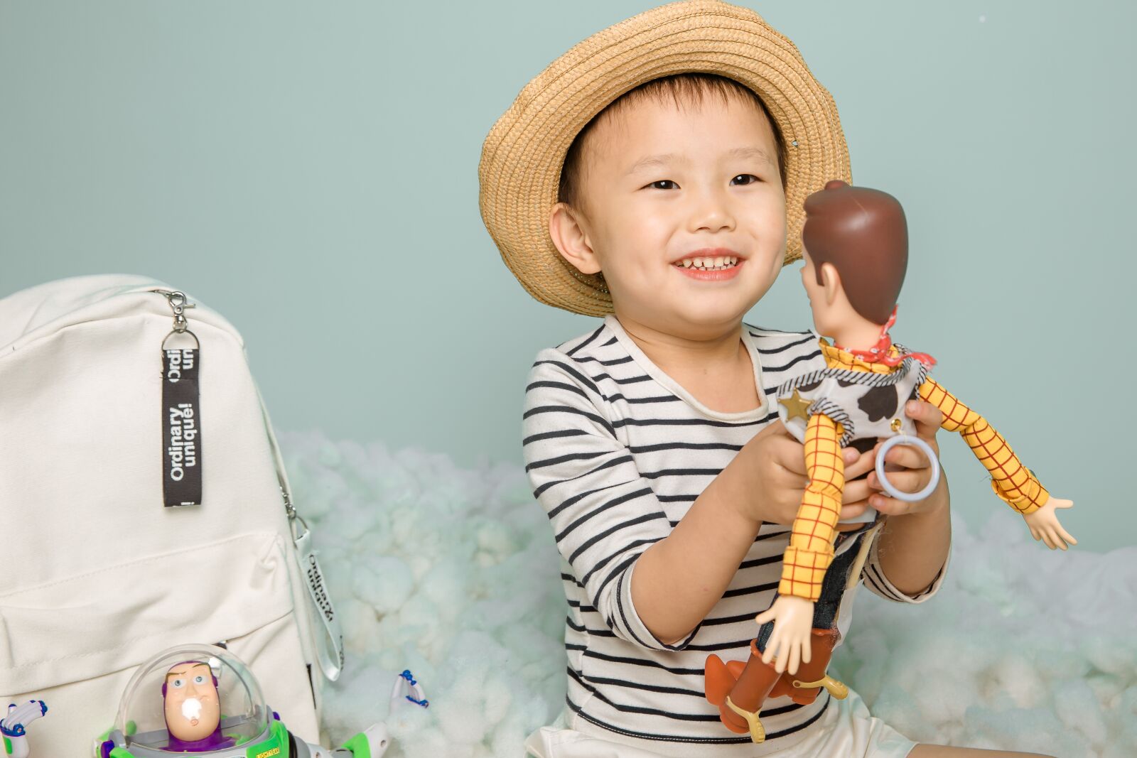 Canon EF 24-70mm F2.8L II USM sample photo. Boy, wearing a straw photography