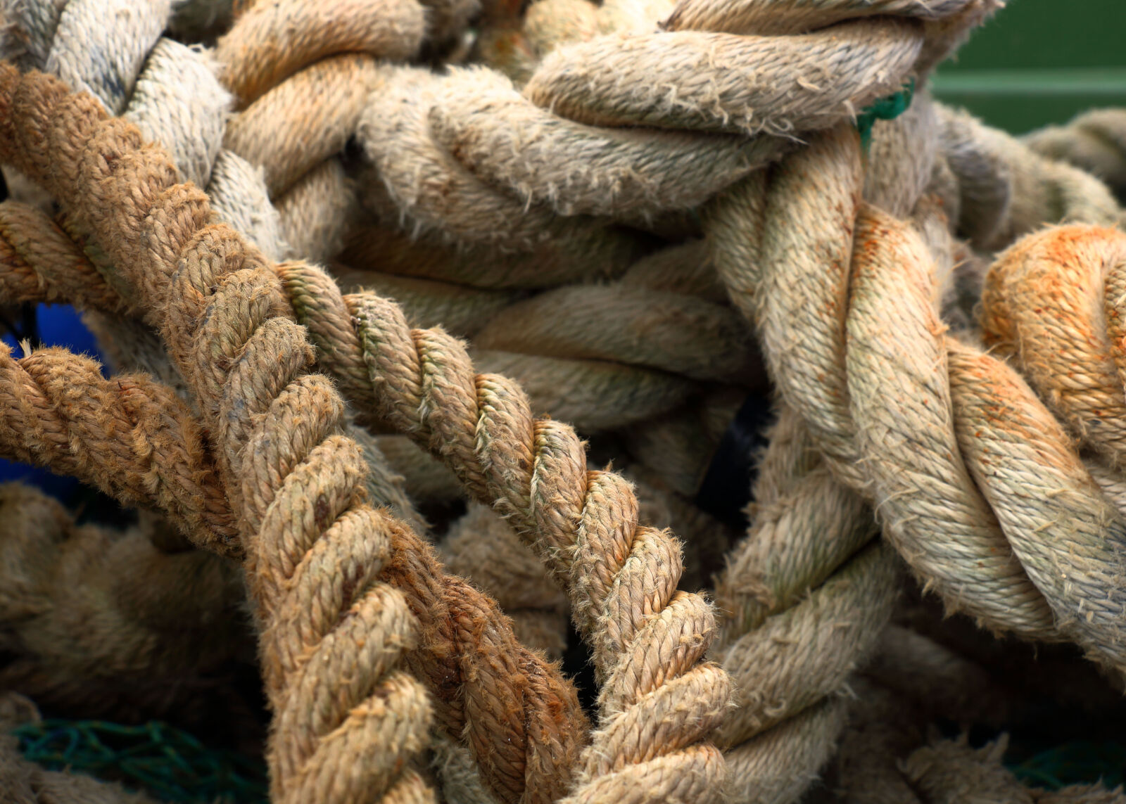Canon EOS 70D + Canon EF-S 18-135mm F3.5-5.6 IS STM sample photo. Coiling, rope, rope, rope photography