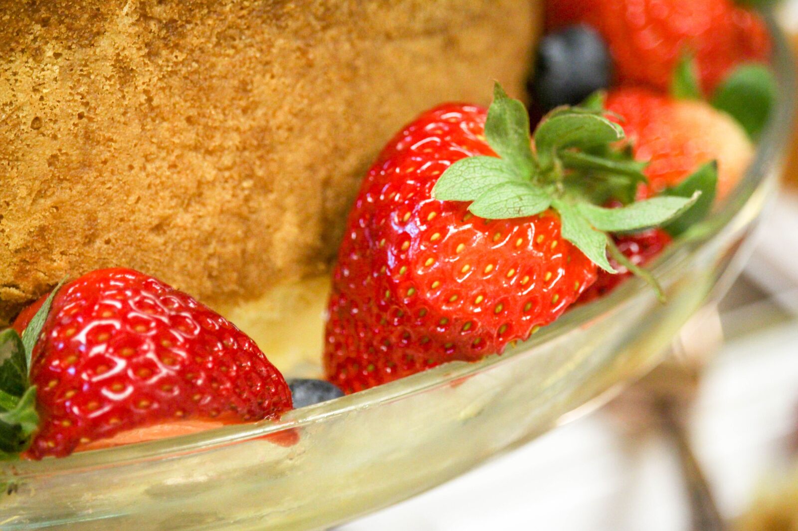 Canon EOS 700D (EOS Rebel T5i / EOS Kiss X7i) sample photo. Cake, blueberry, strawberry photography