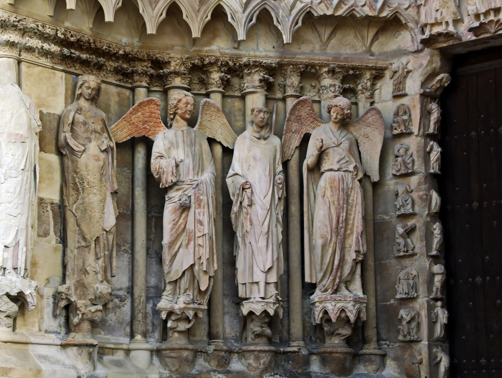 Pentax K200D sample photo. Reims, cathedral, smile photography