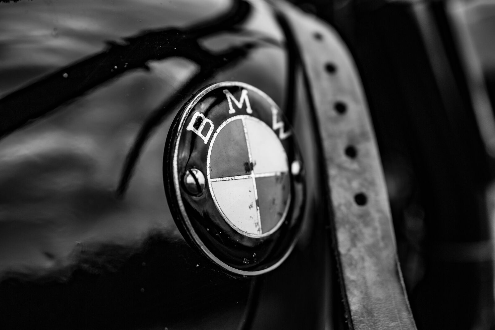 Canon EOS 70D sample photo. Motorcycle, tank, close photography