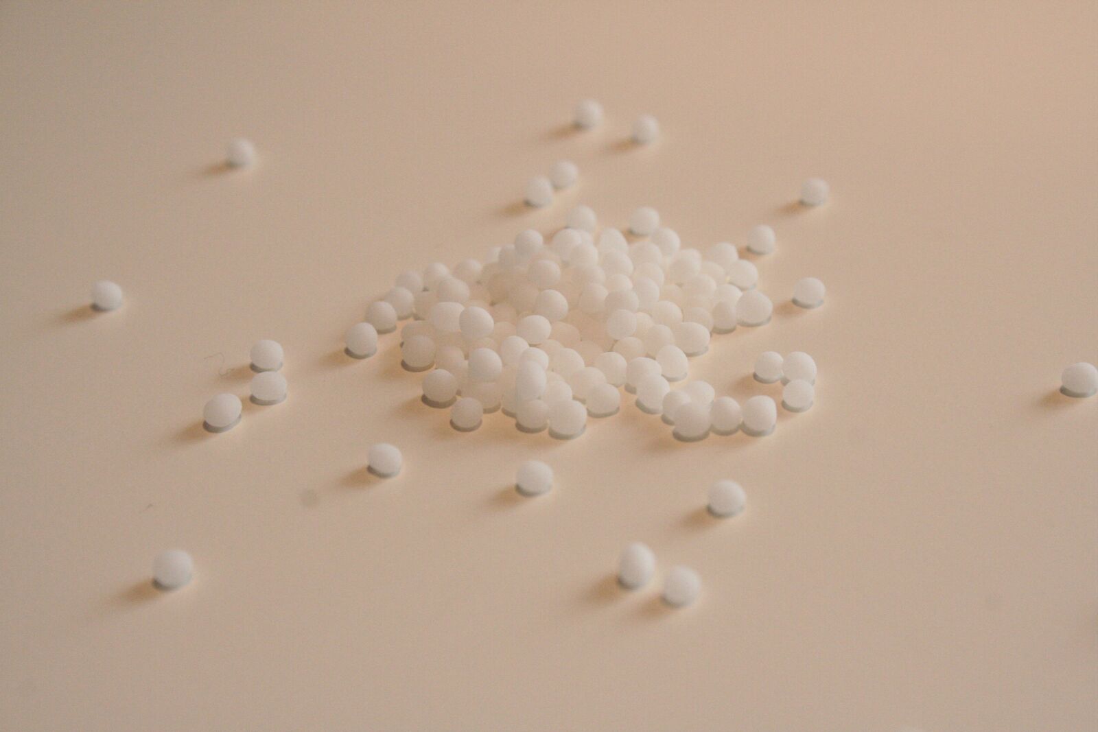 Canon EOS 350D (EOS Digital Rebel XT / EOS Kiss Digital N) sample photo. Globuli, scattering beads, beads photography