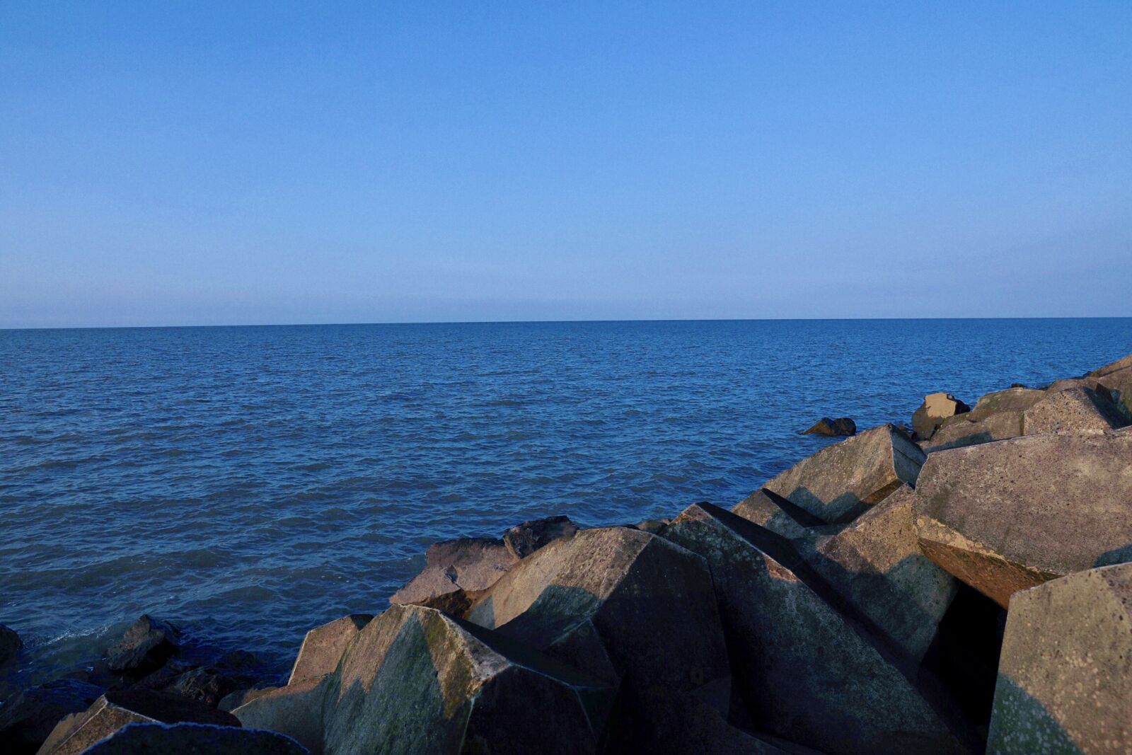 Canon EOS 5D Mark IV sample photo. Seacoast, rock, coast photography