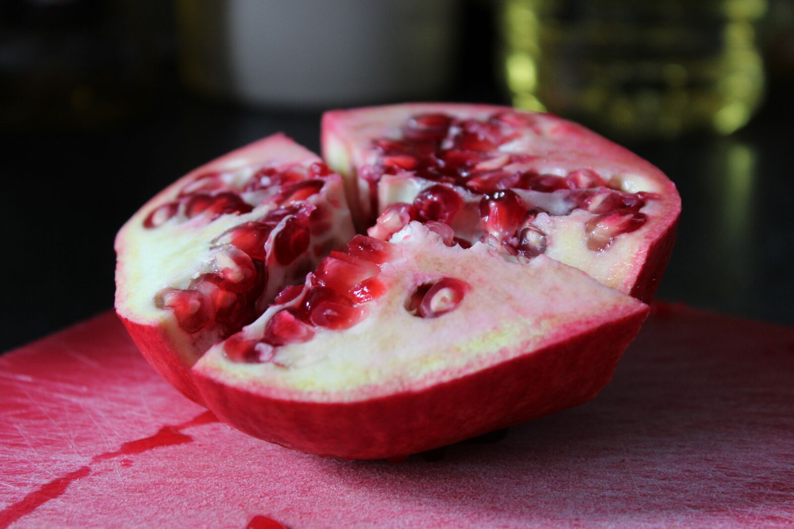 Canon EOS 1200D (EOS Rebel T5 / EOS Kiss X70 / EOS Hi) sample photo. Food, fruit, pomegranate photography