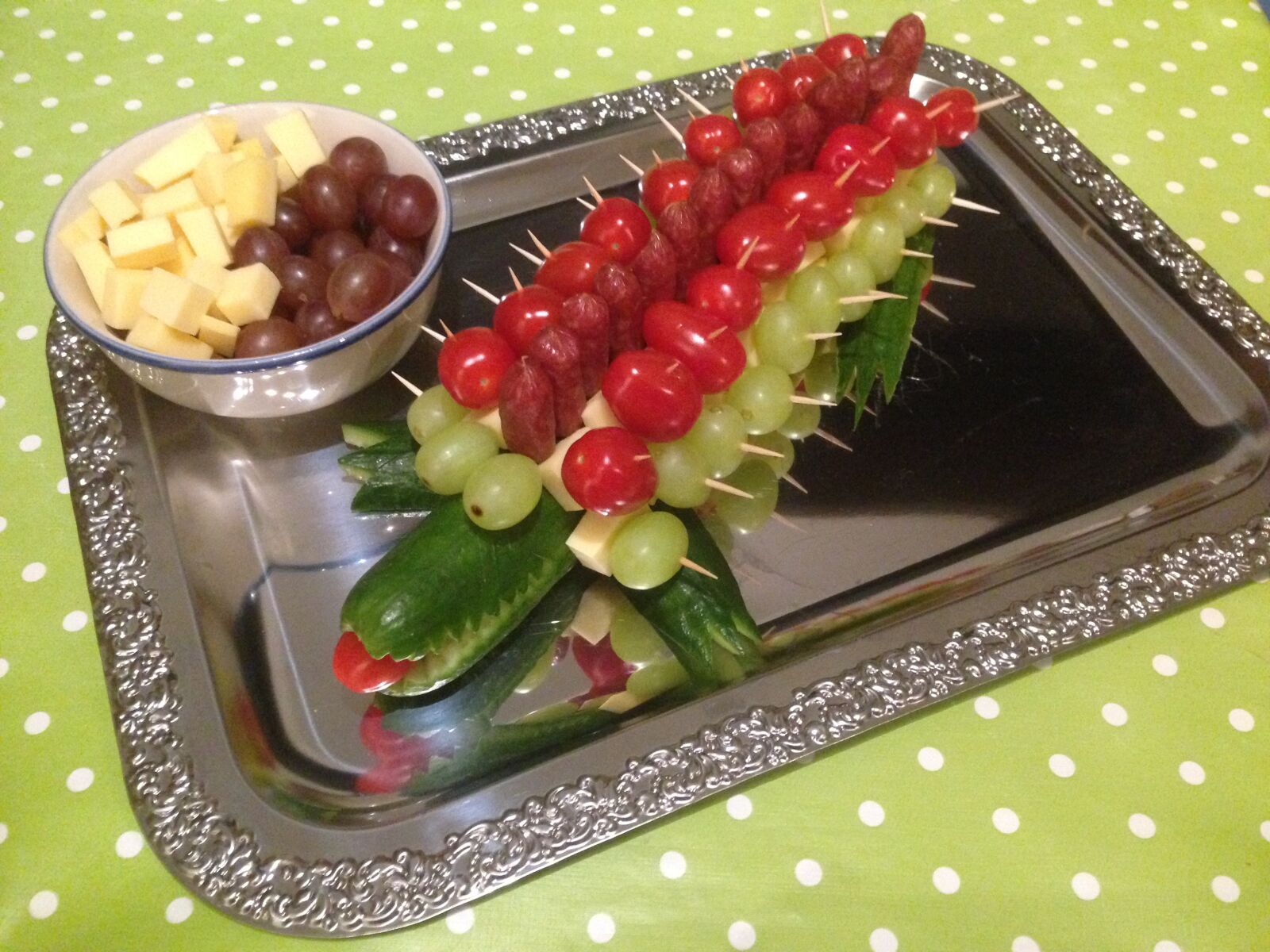 iPhone 5 back camera 4.12mm f/2.4 sample photo. Kindergarten, birthday, crocodile photography