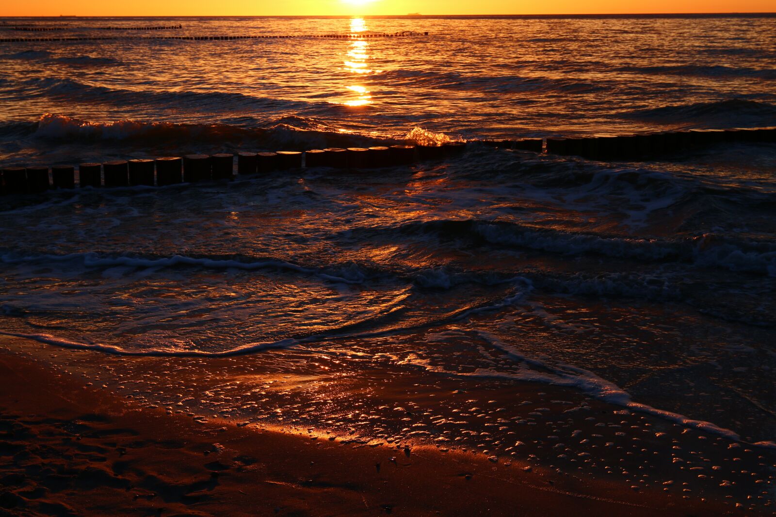 Canon EOS 70D + Canon EF 16-35mm F4L IS USM sample photo. Sunset, waters, panorama photography