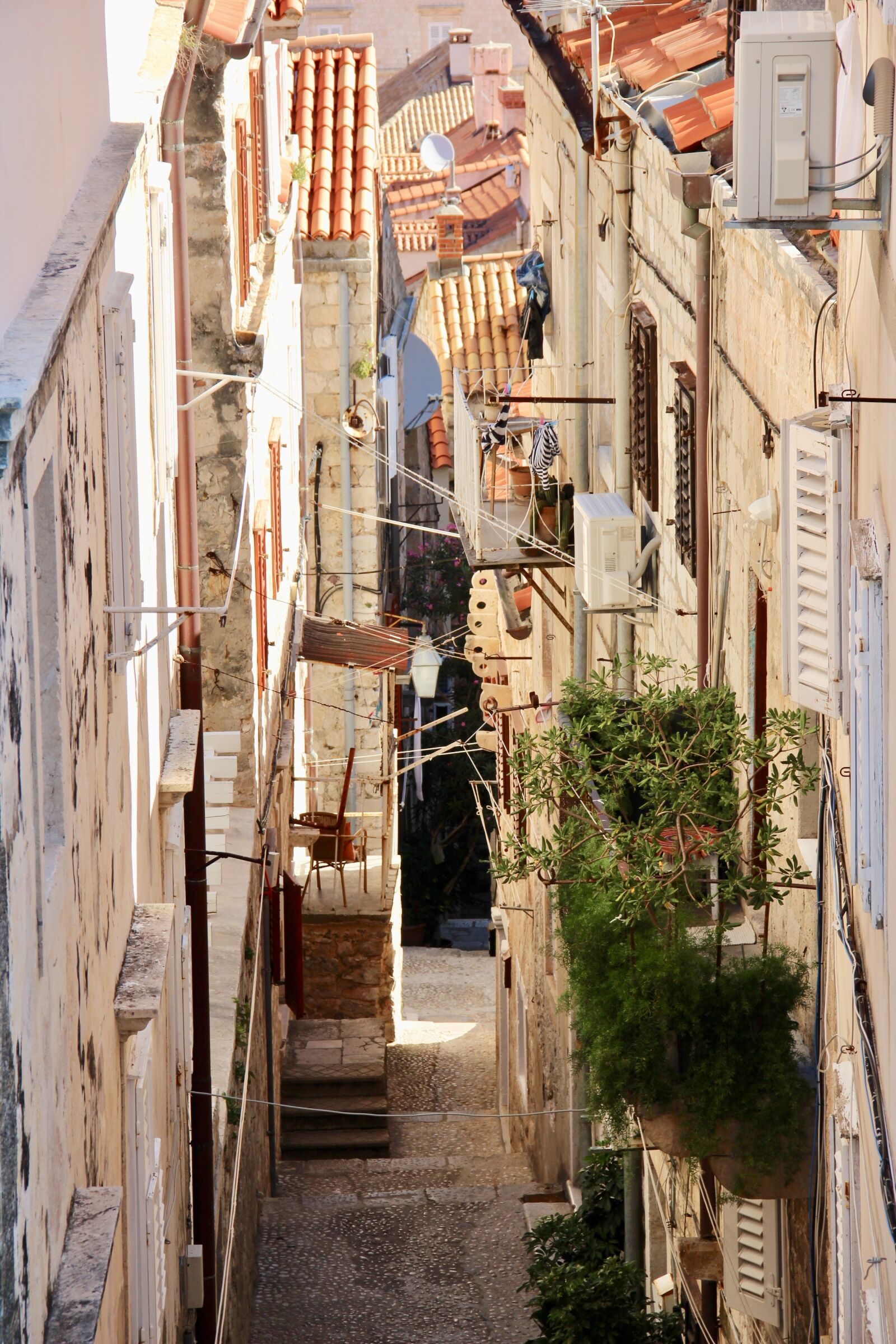 Canon EF-S 18-135mm F3.5-5.6 IS sample photo. Side street, alley, historically photography