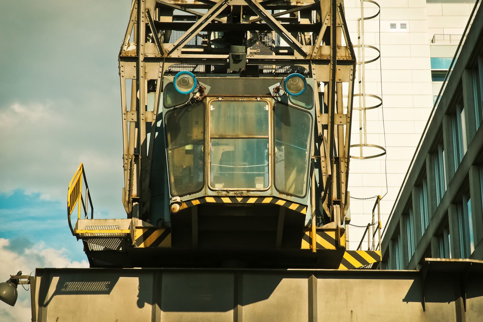 Olympus OM-D E-M10 sample photo. Crane, load crane, crane photography