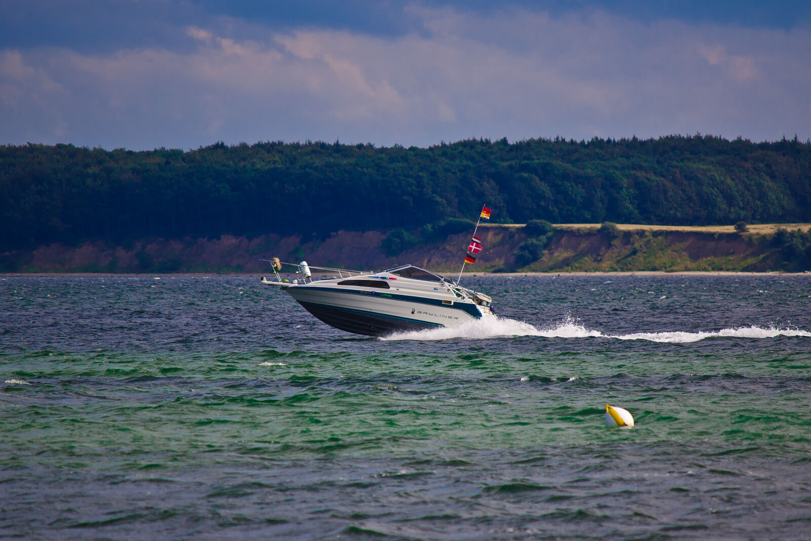 Canon EOS 50D + Canon EF-S 55-250mm F4-5.6 IS II sample photo. Boat, lake, nature, sea photography