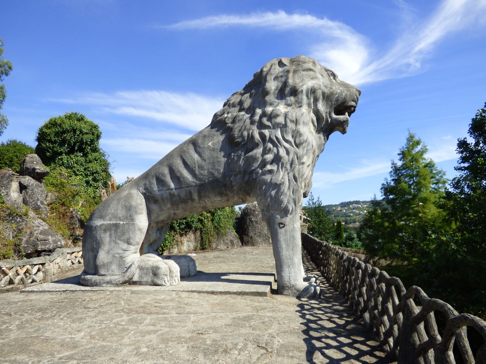 Panasonic DMC-FZ72 sample photo. Lion, statue, park photography