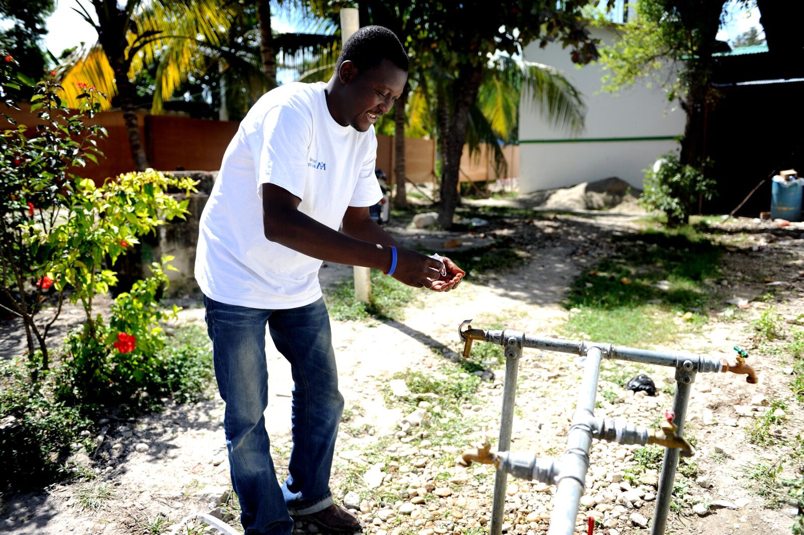 Nikon D700 sample photo. Water, health, sanitation, adviser photography