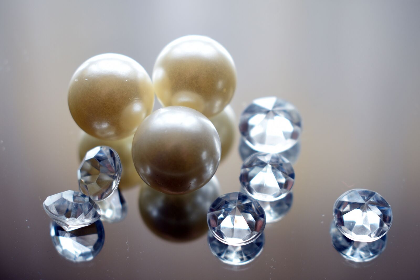 Nikon D3400 sample photo. Pearl, beads, rearview mirror photography