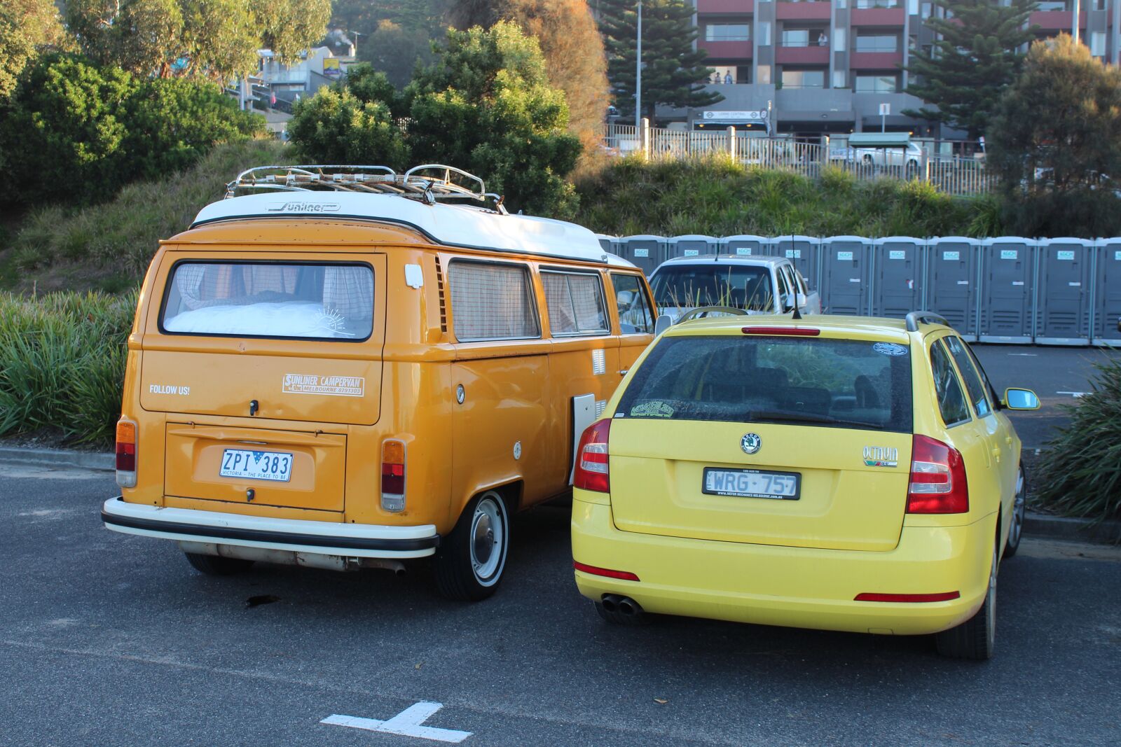 Canon EOS 1300D (EOS Rebel T6 / EOS Kiss X80) sample photo. Hippy, vans, vintage photography