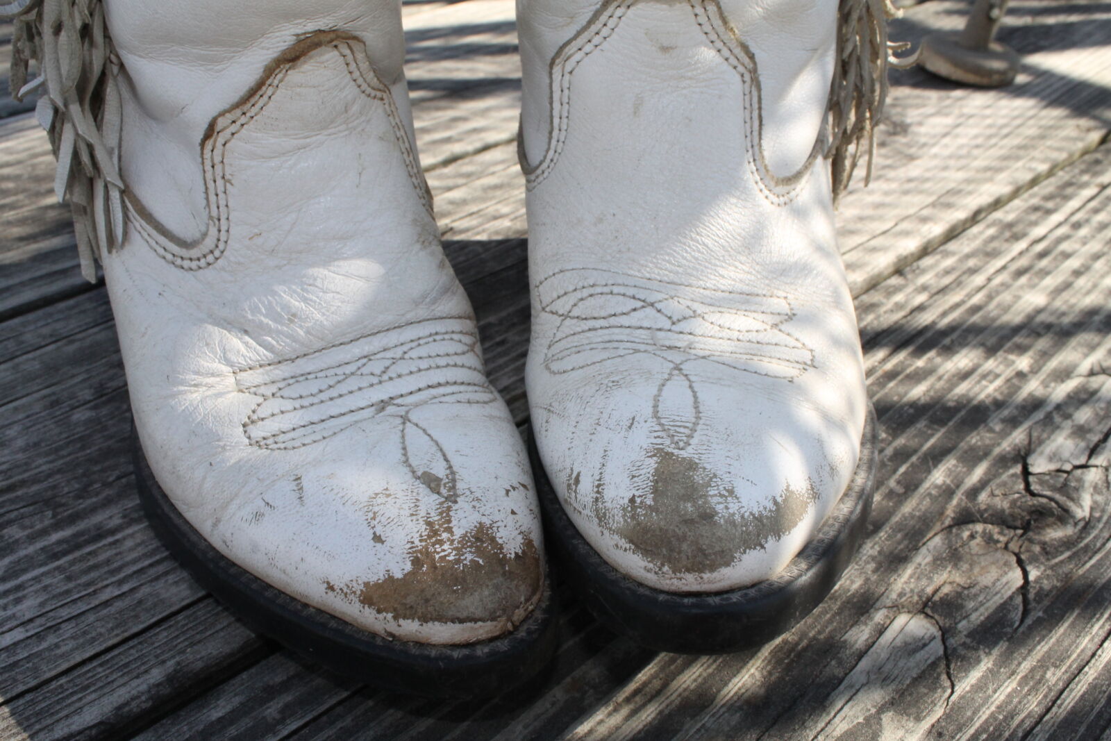 Canon EOS 1100D (EOS Rebel T3 / EOS Kiss X50) sample photo. Boot, boots, brown, children photography