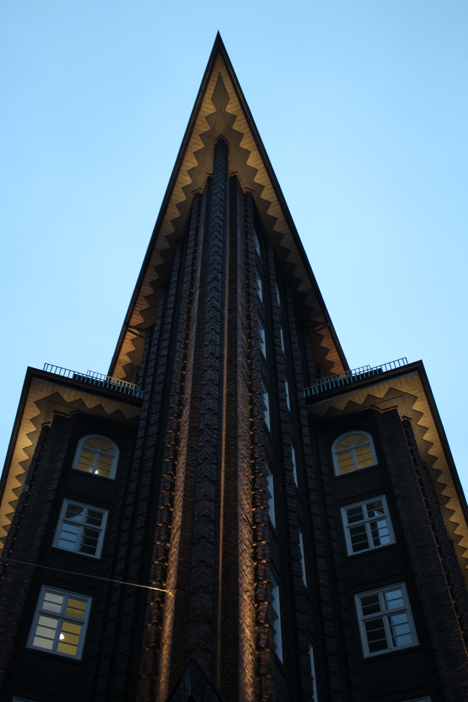Canon EOS 600D (Rebel EOS T3i / EOS Kiss X5) sample photo. Chile house, front, hamburg photography