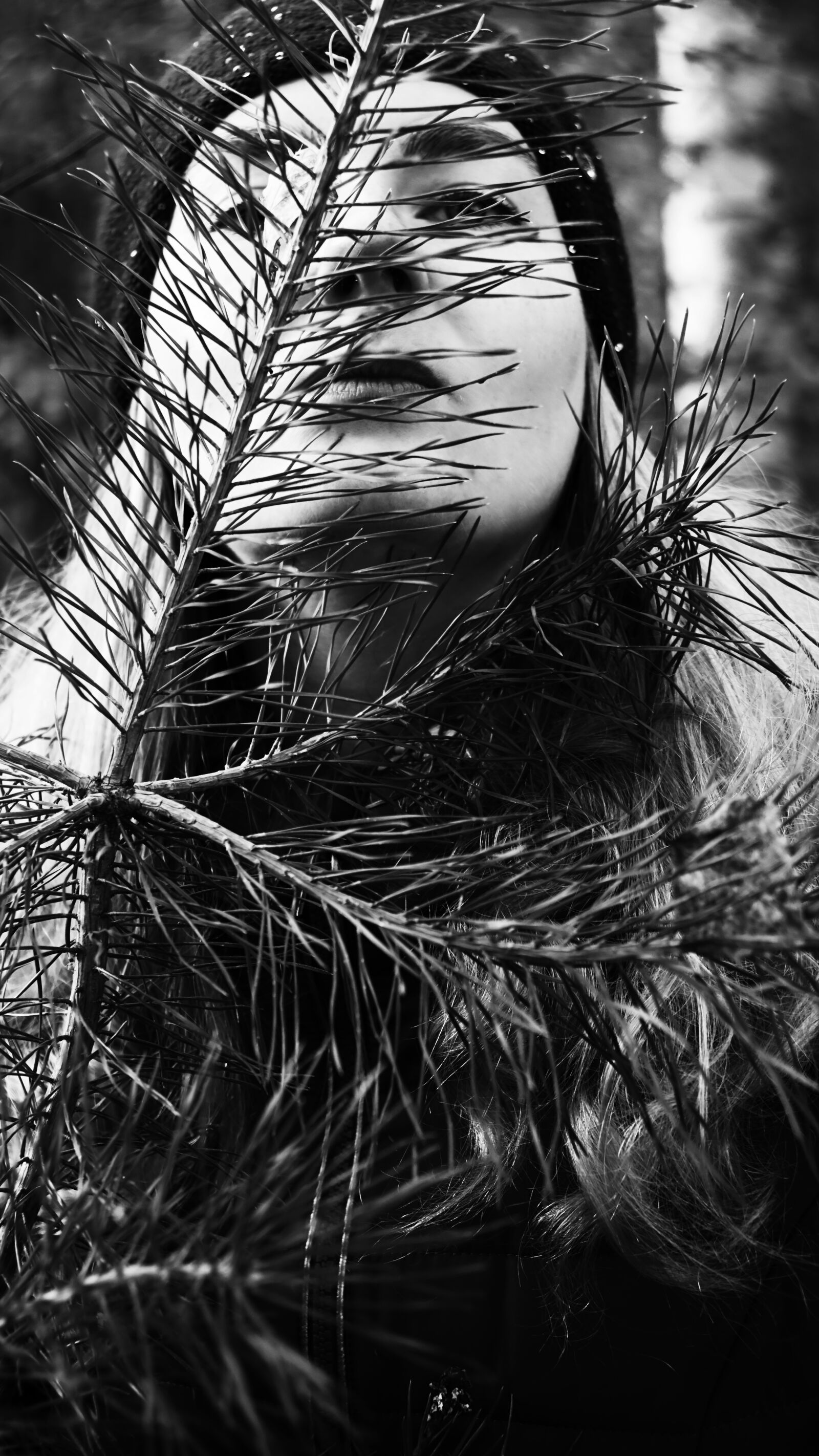 Sony a6000 + Sony Vario-Tessar T* E 16-70mm F4 ZA OSS sample photo. Girl, black and white photography