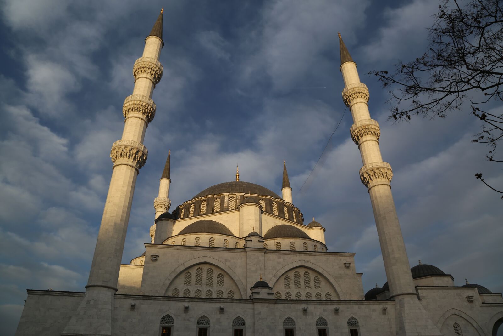 Canon EF 24-105mm F4L IS USM sample photo. Cami, minaret, islam photography