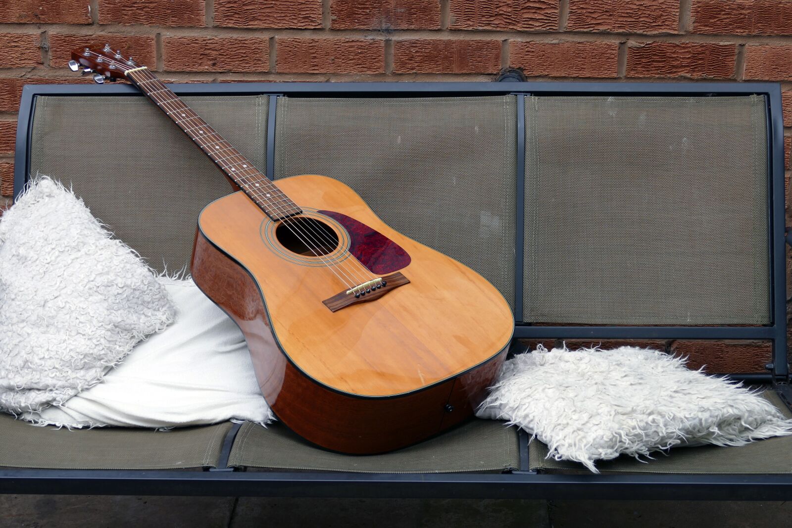 Panasonic Lumix DMC-FZ1000 sample photo. Guitar, instrument, music photography