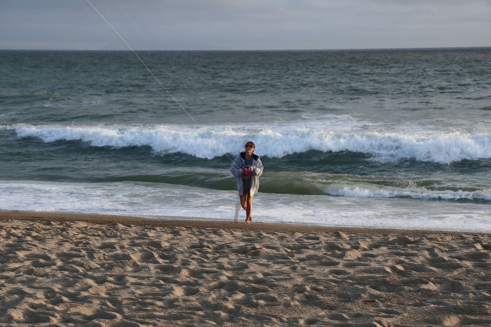 Canon EOS 6D + Canon EF 24-105mm F4L IS USM sample photo. Ocean, waves, girl photography