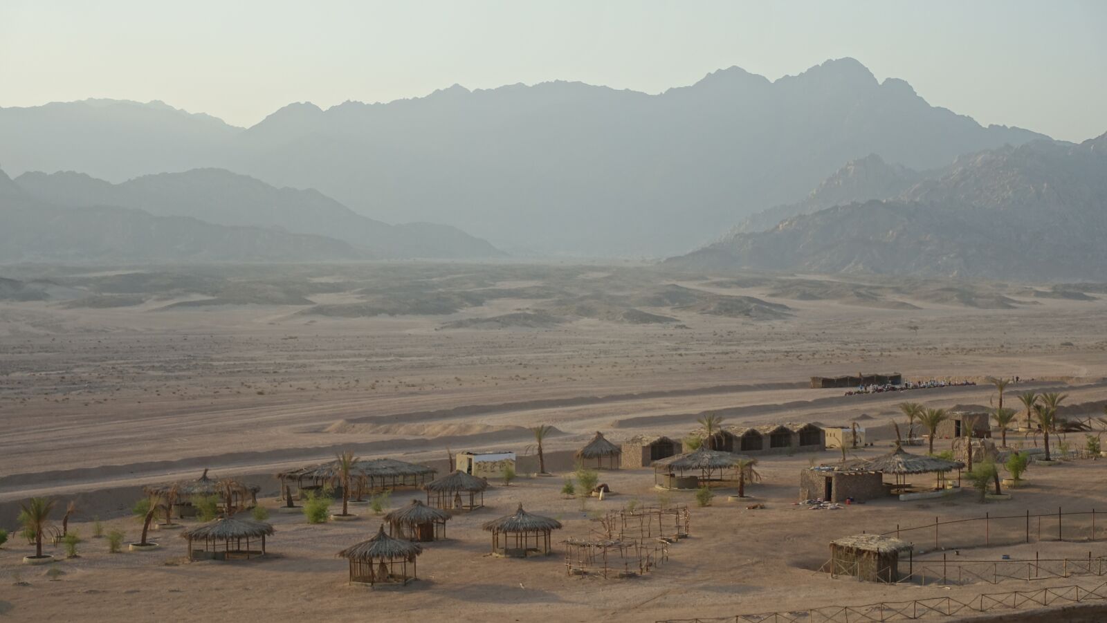 Sony Cyber-shot DSC-RX100 III sample photo. Tents, mountains, desert photography