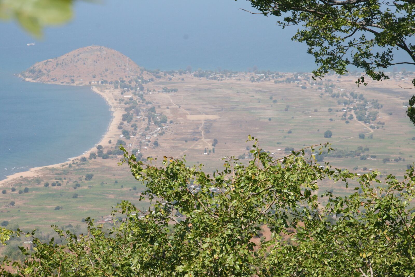 Canon EOS 400D (EOS Digital Rebel XTi / EOS Kiss Digital X) sample photo. Malawi, usisya, view photography