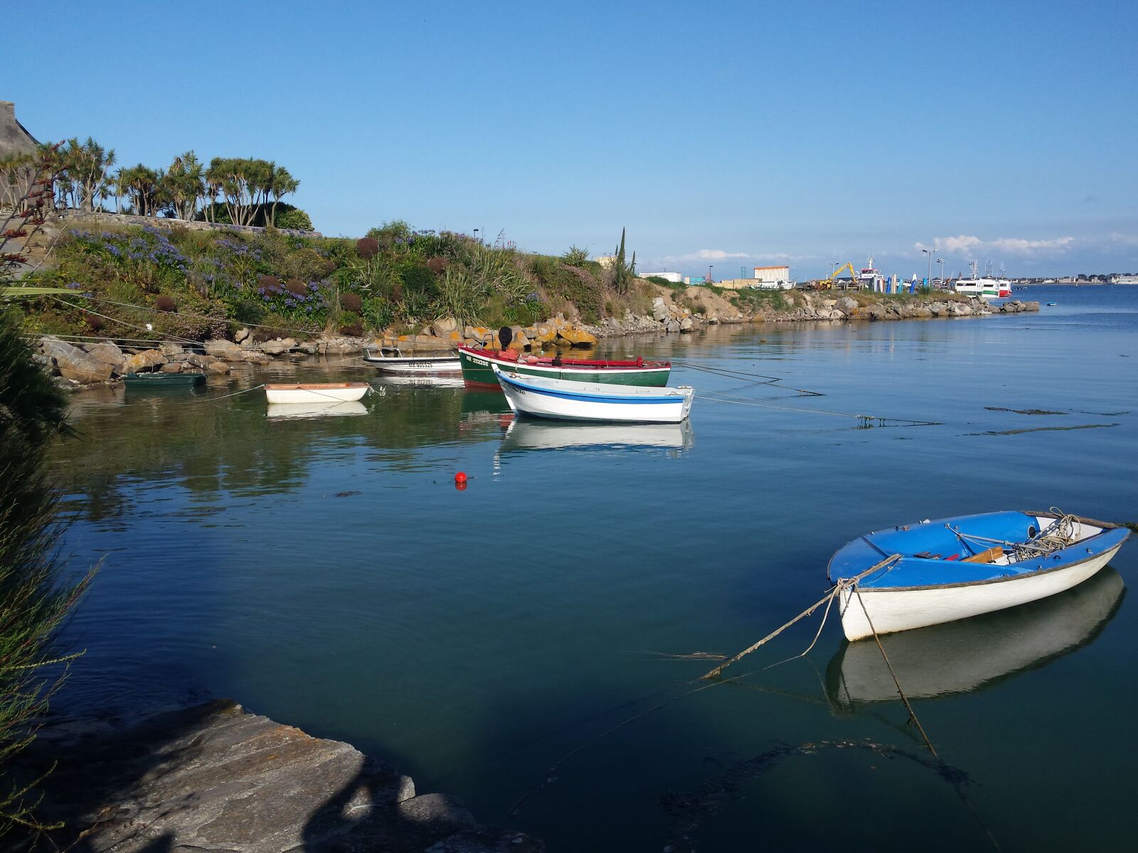 Samsung Galaxy S4 sample photo. Sea, boats, shore photography