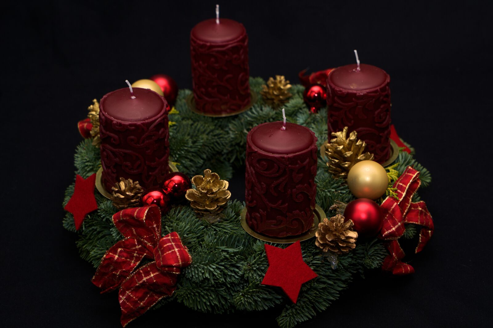 Sony a7 II + Sony Vario Tessar T* FE 24-70mm F4 ZA OSS sample photo. Advent wreath, wreath, advent photography