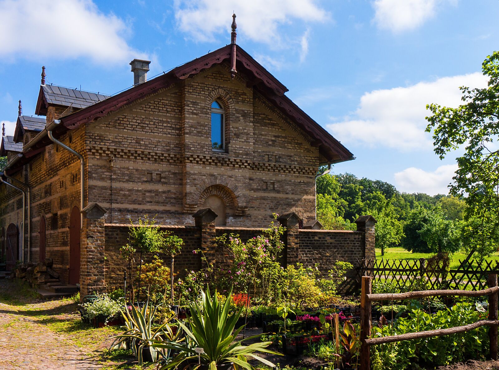 Sony Alpha NEX-3N sample photo. House, garden, plant photography