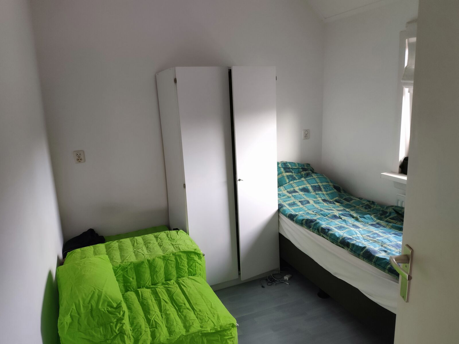 Xiaomi Mi MIX 3 sample photo. Room, interior, green photography