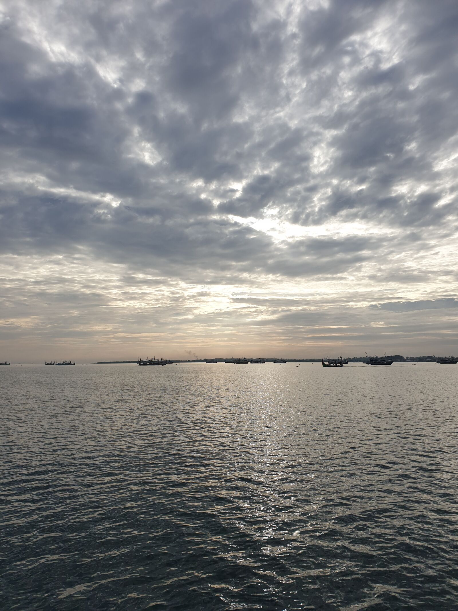 Samsung Galaxy Note9 sample photo. Ocean, cloud, sea photography