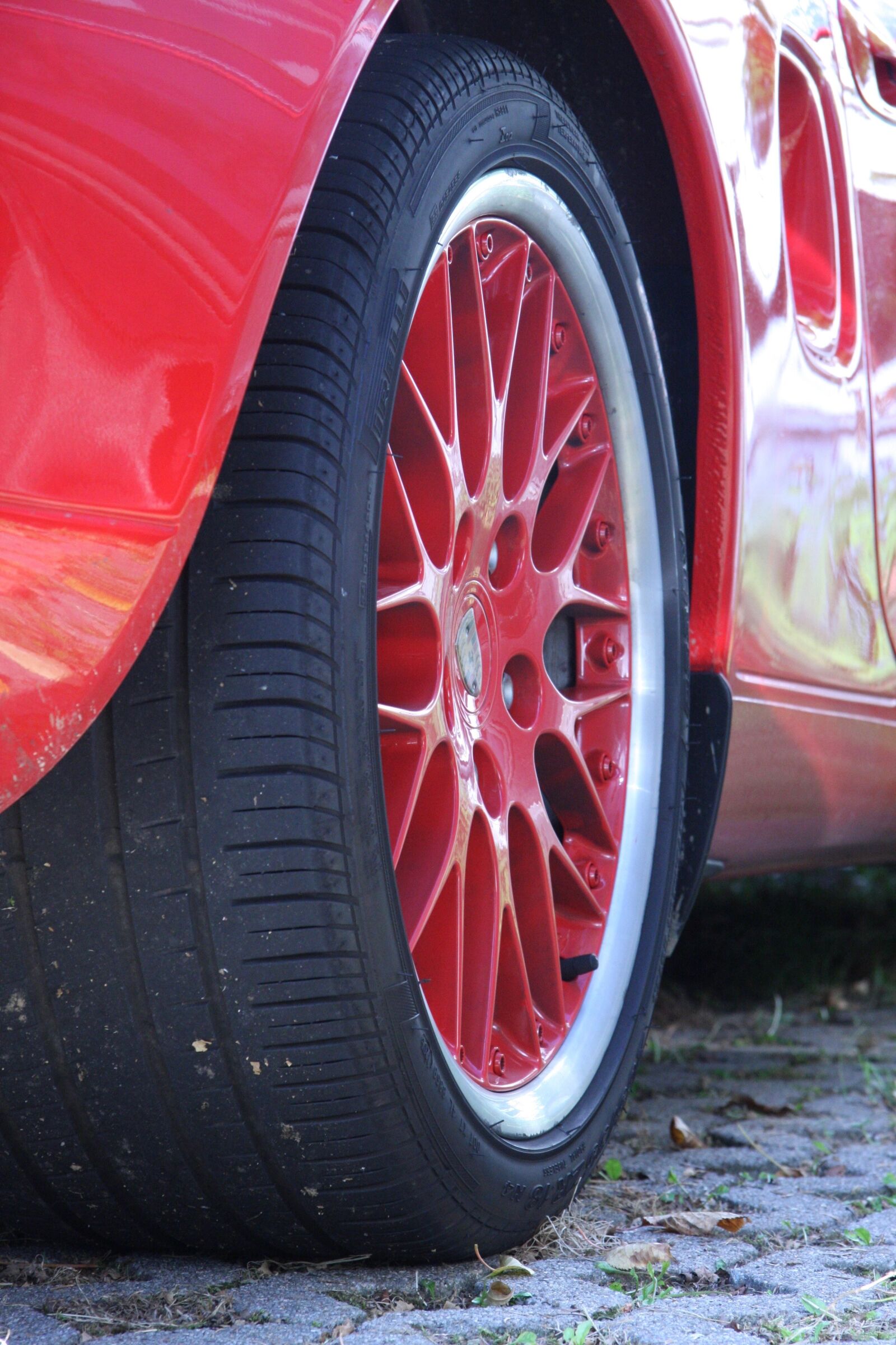 Canon EOS 40D sample photo. Wheels, mature, wheel photography