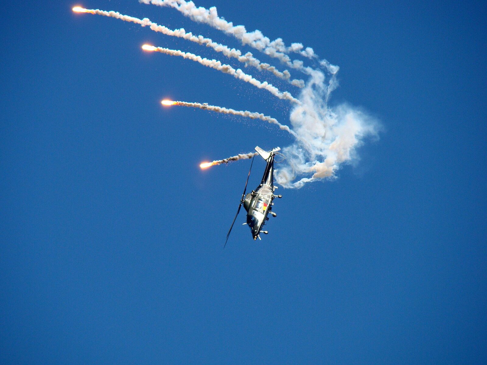 Sony Cyber-shot DSC-H50 sample photo. Augusta, helicopter, infrared countermeasure photography