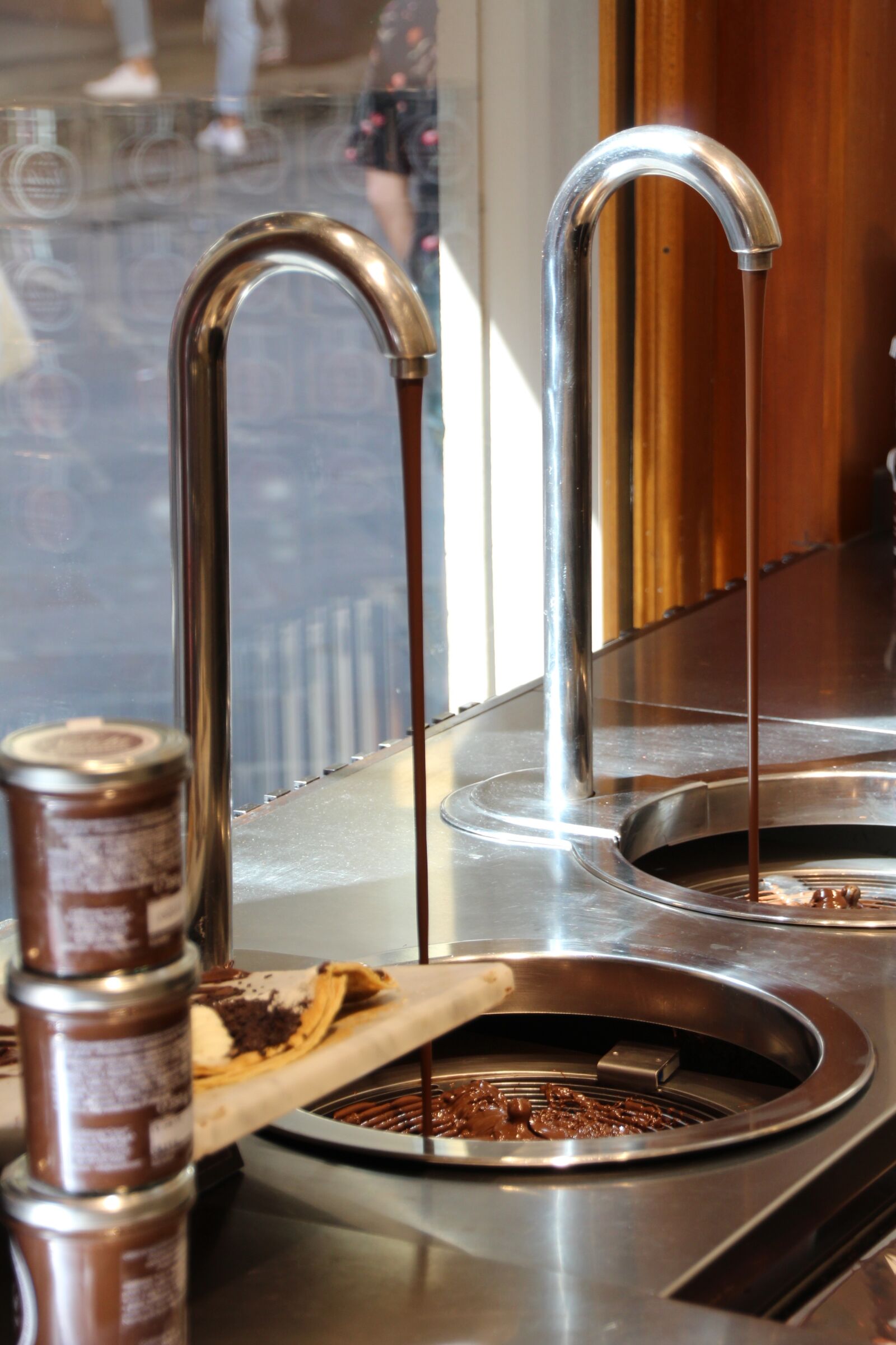 Canon EOS 1200D (EOS Rebel T5 / EOS Kiss X70 / EOS Hi) sample photo. Chocolate, liquid, fountain photography