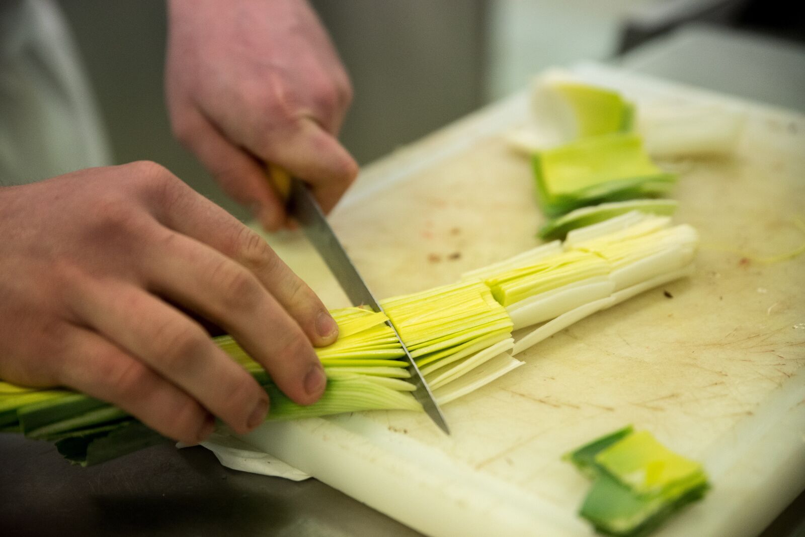 Tamron SP 24-70mm F2.8 Di VC USD sample photo. Cutting, leeks, kitchen photography