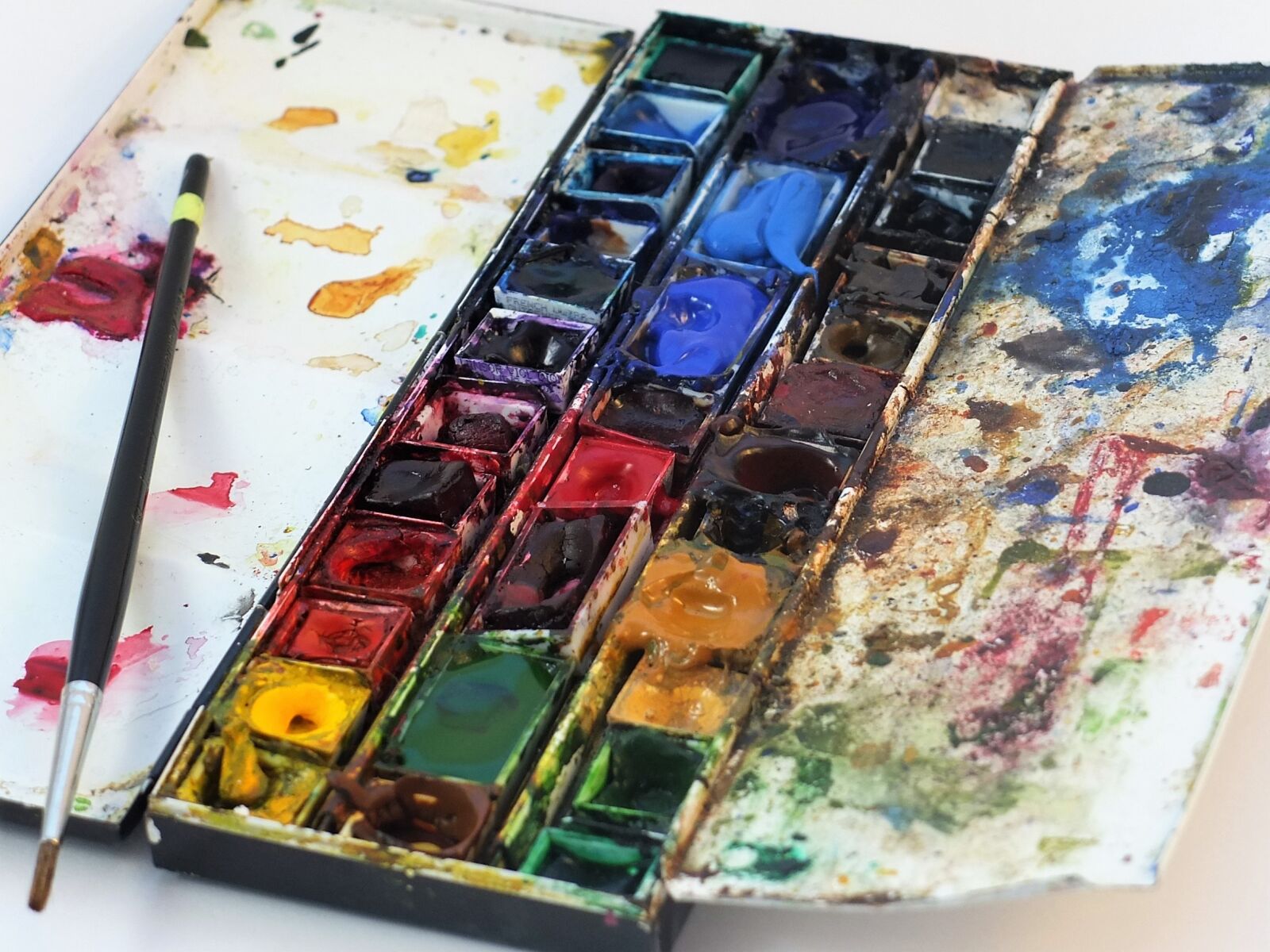 Fujifilm X10 sample photo. Watercolour paint, artist paint photography