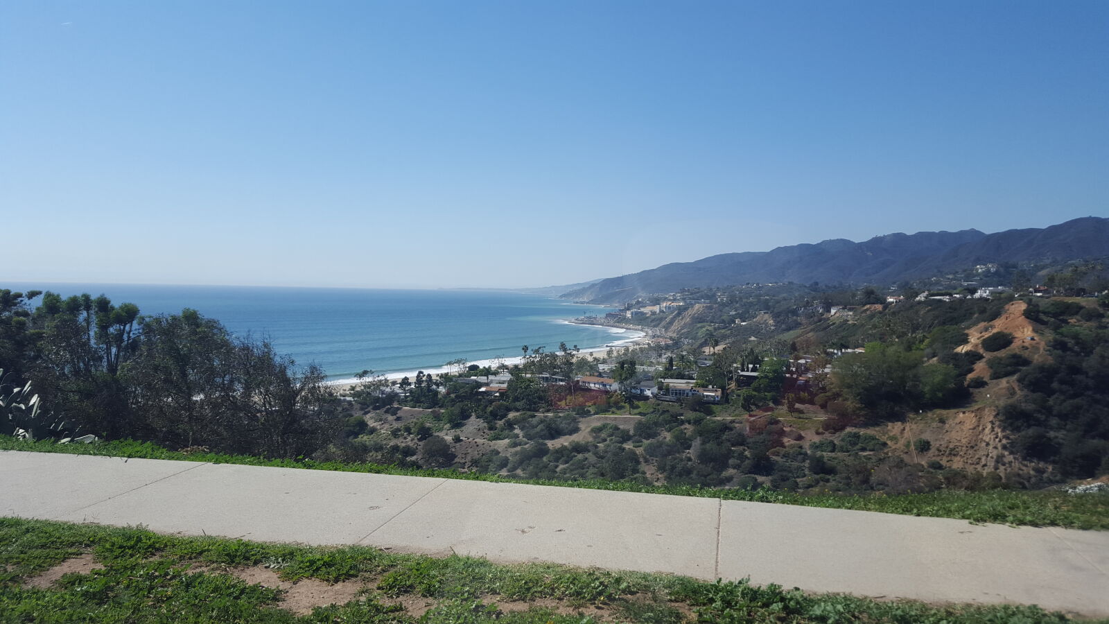 Samsung Galaxy S6 sample photo. Residential, sidewalk, pacific, palisades photography