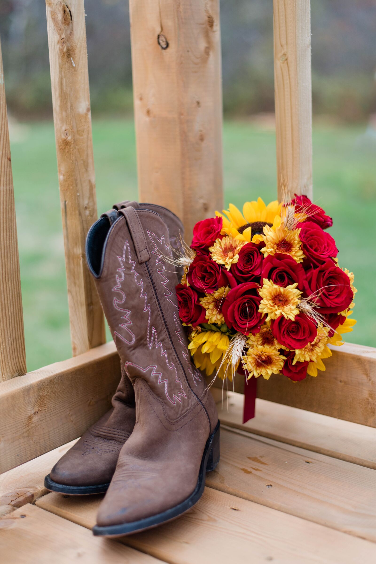 Nikon D750 sample photo. Cowboy boots, boots, bouquet photography