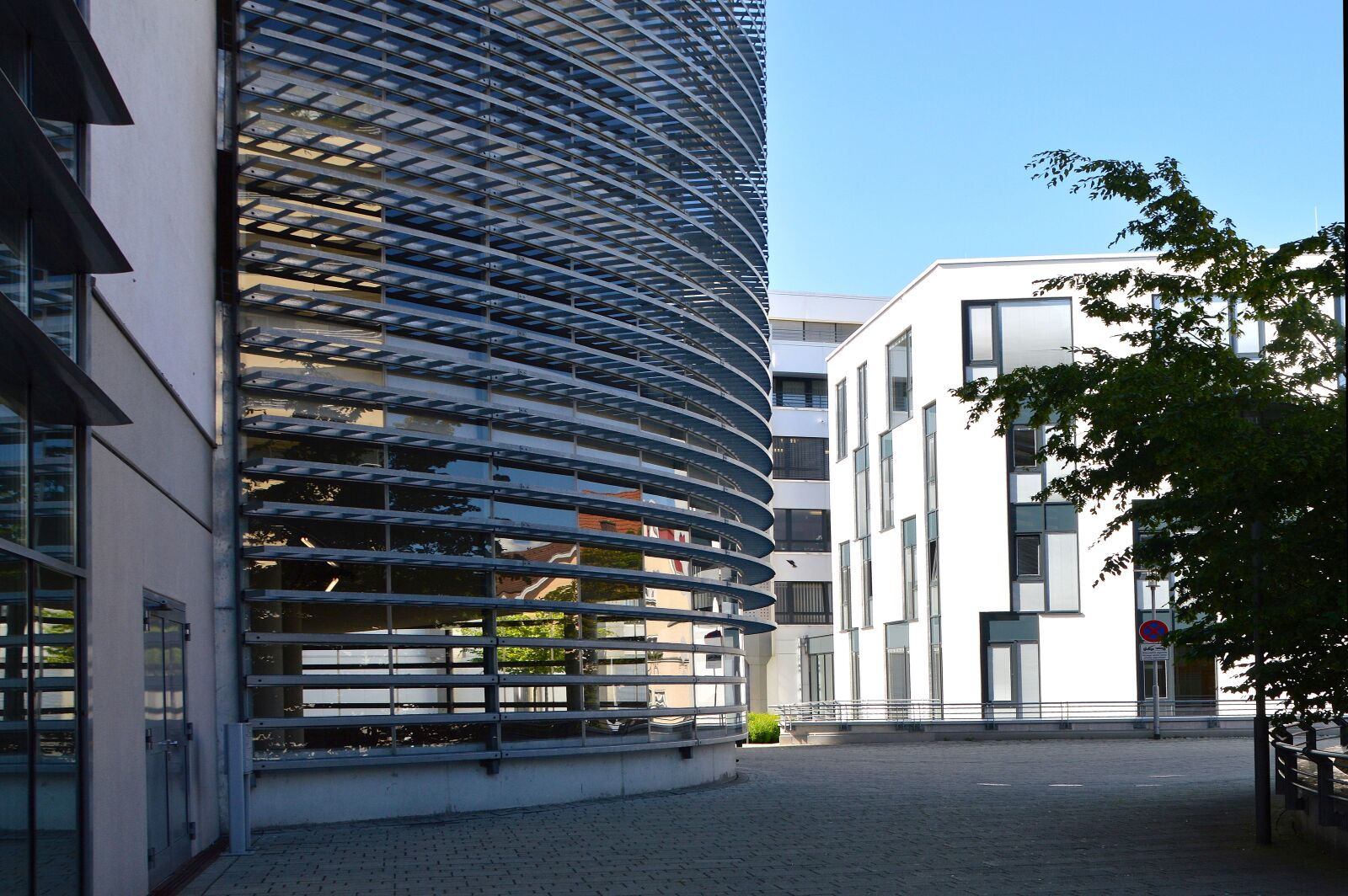Nikon D3200 sample photo. Architecture, skyscraper, park decks photography