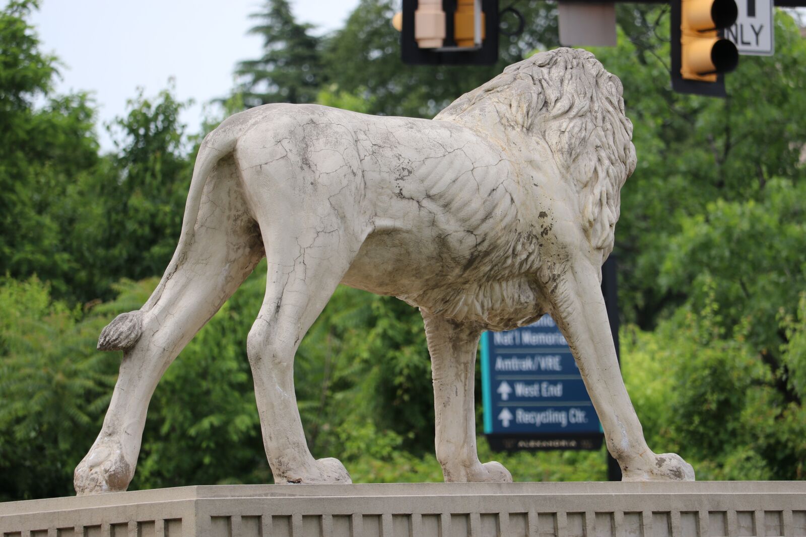 Canon EF-S 55-250mm F4-5.6 IS STM sample photo. Lion, statue, stone photography