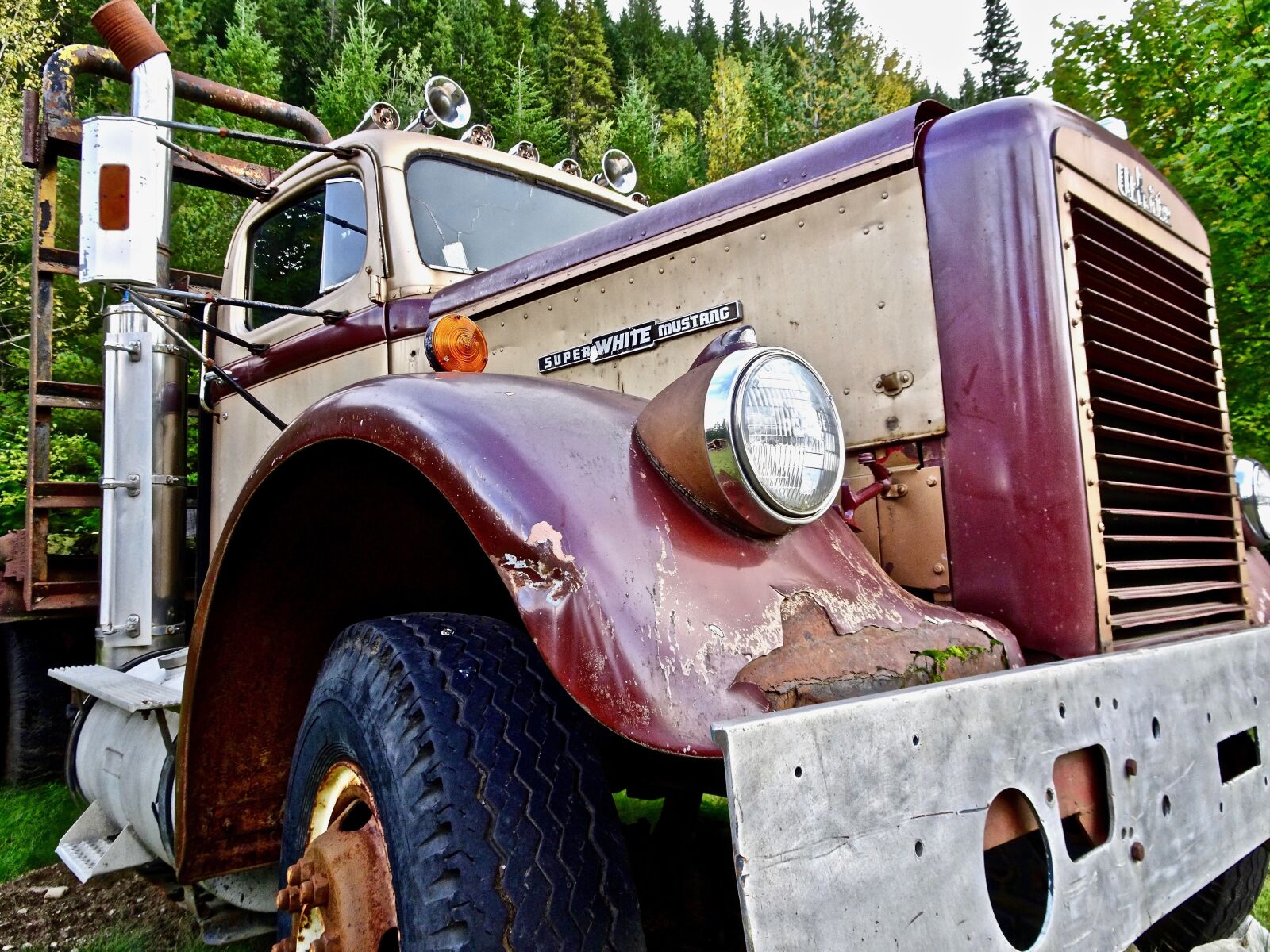 Sony Cyber-shot DSC-HX90V sample photo. Truck, machinery, oldtimer photography