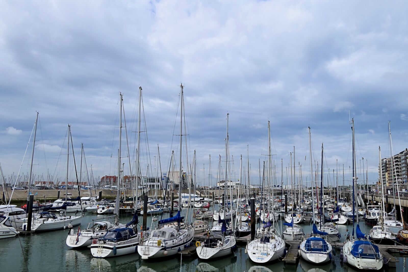 Panasonic Lumix DMC-FZ2500 (Lumix DMC-FZ2000) sample photo. Boat, boats, sailing boat photography