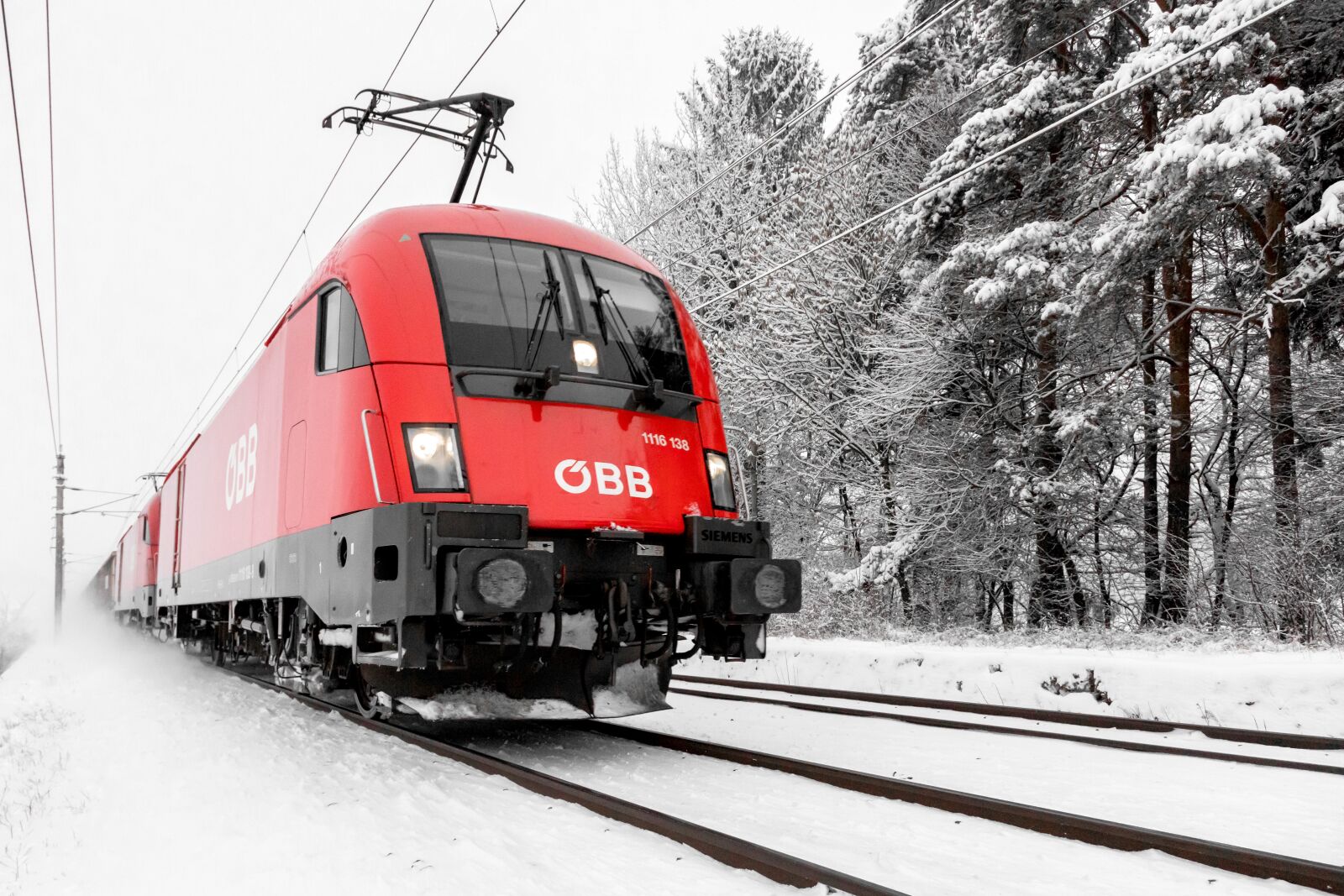 Canon EOS 5D Mark IV sample photo. Train, winter, snow photography