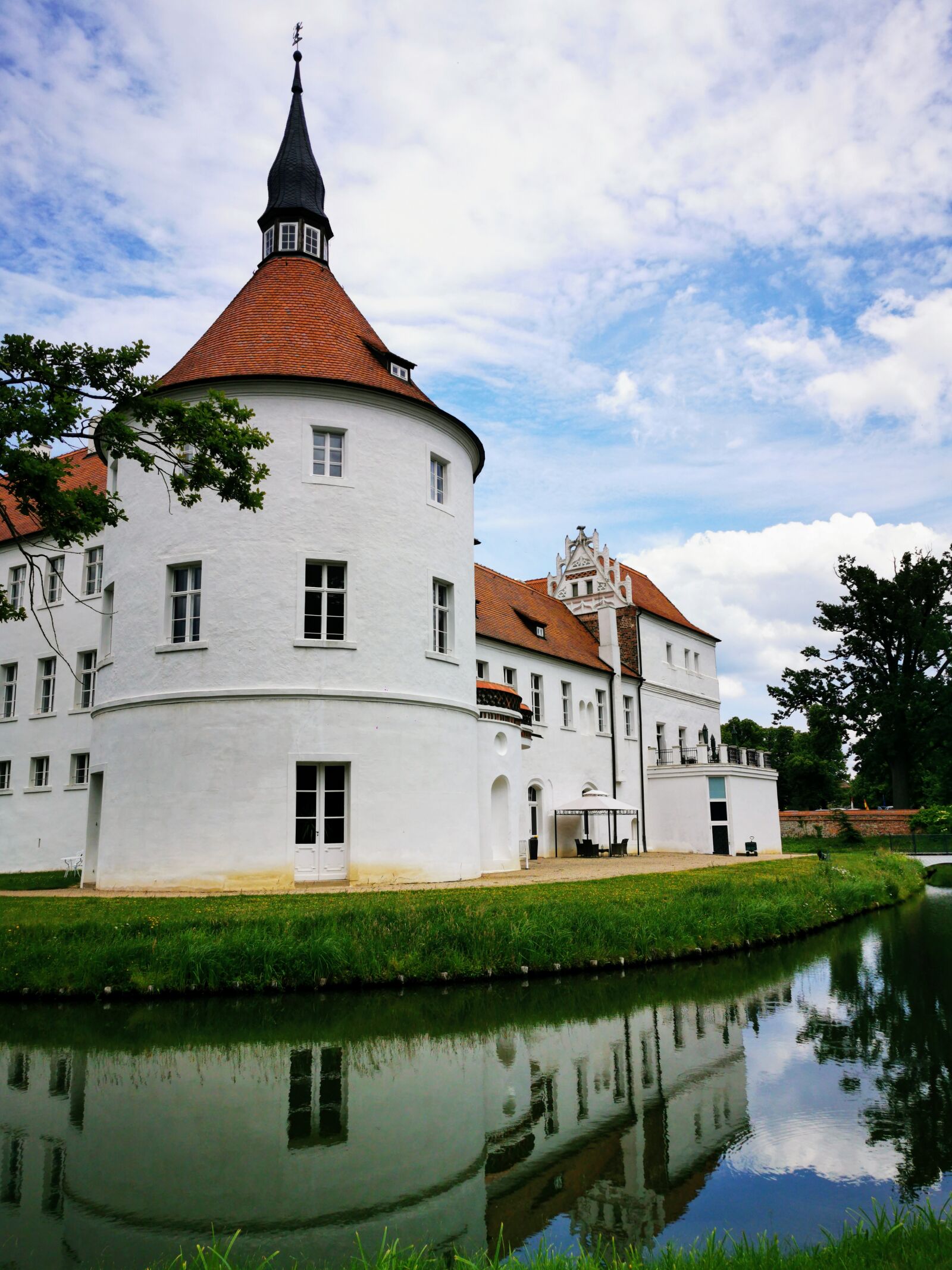 HUAWEI P30 Pro sample photo. Moated castle, f rstlich photography
