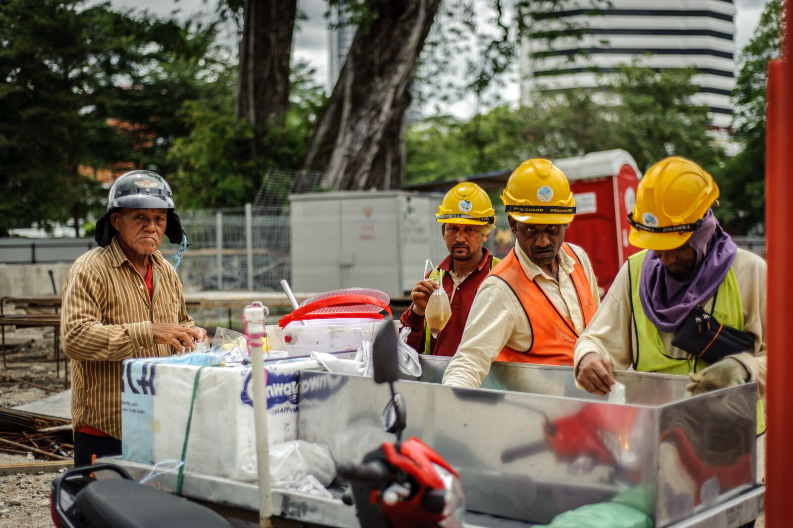 Nikon D700 sample photo. Malaysia, kuala lumpur, workers photography
